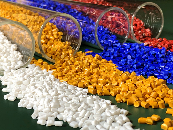 揭秘色母粒的“美白密碼”：為何熒光增白劑是關(guān)鍵搭檔？